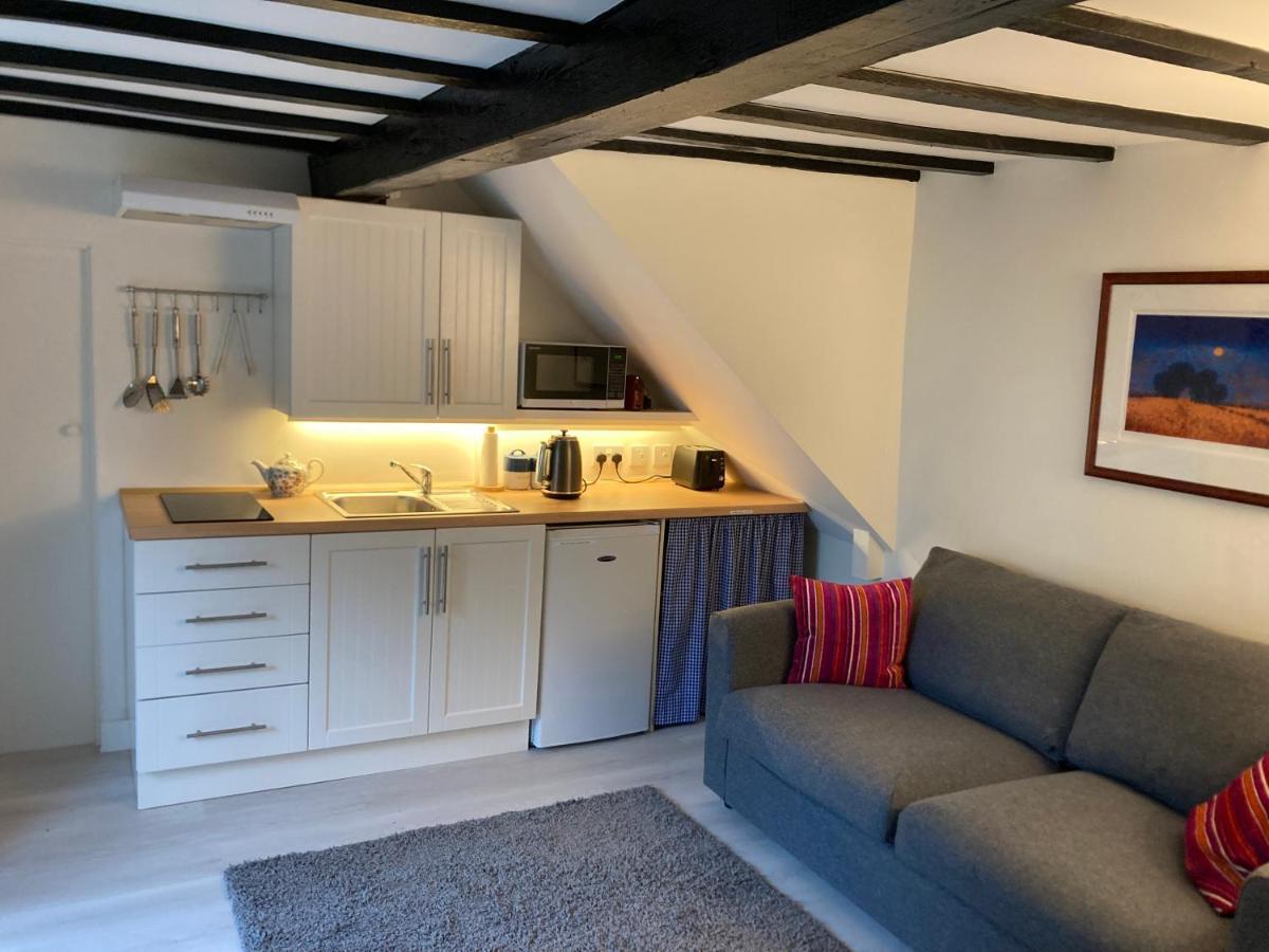 Bryntirion Farmhouse Apartment With Hot Tub Llanfair Caereinion Exterior photo