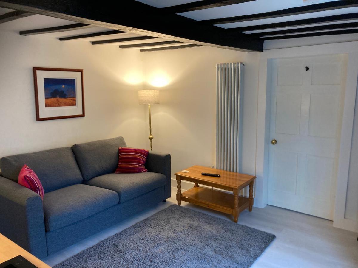Bryntirion Farmhouse Apartment With Hot Tub Llanfair Caereinion Exterior photo
