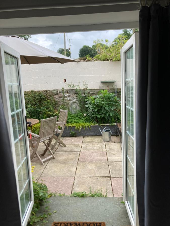 Bryntirion Farmhouse Apartment With Hot Tub Llanfair Caereinion Exterior photo
