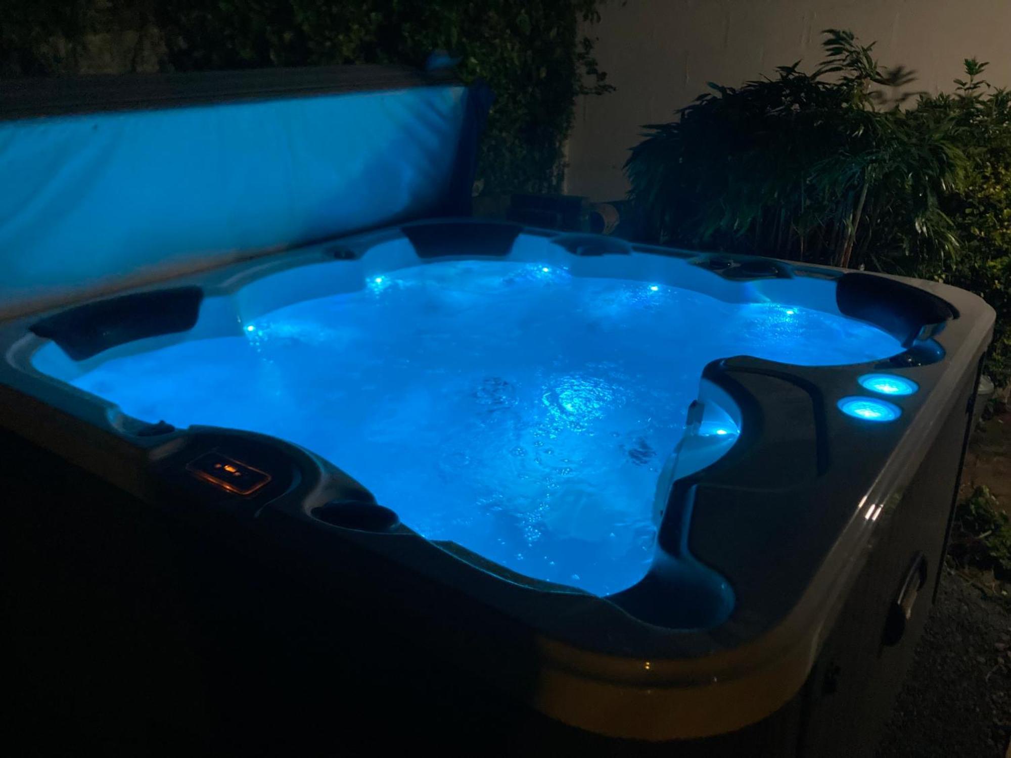 Bryntirion Farmhouse Apartment With Hot Tub Llanfair Caereinion Exterior photo